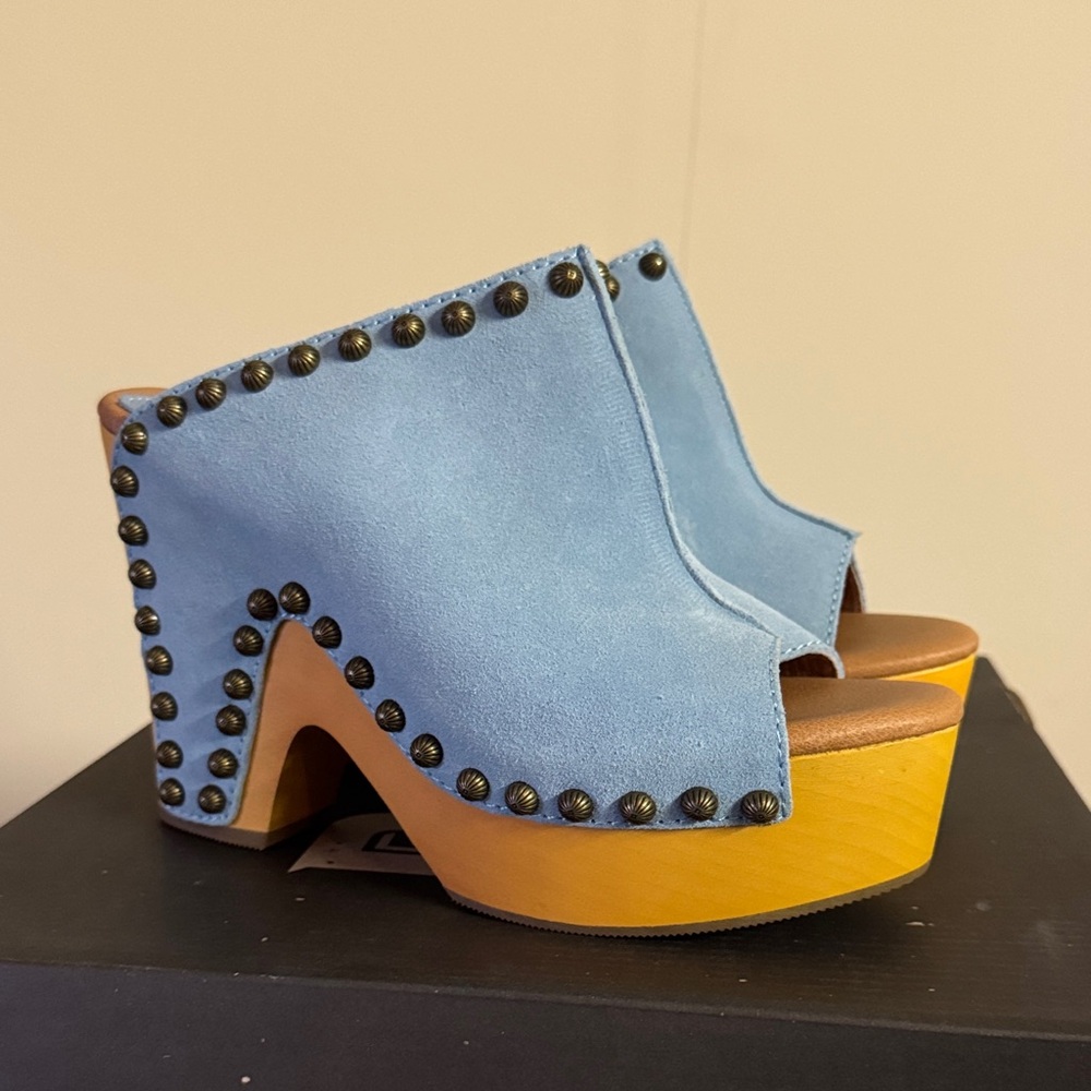 NWB Dingo Peace n’ Love Blue Studded Wedge Mule Clog Size 7